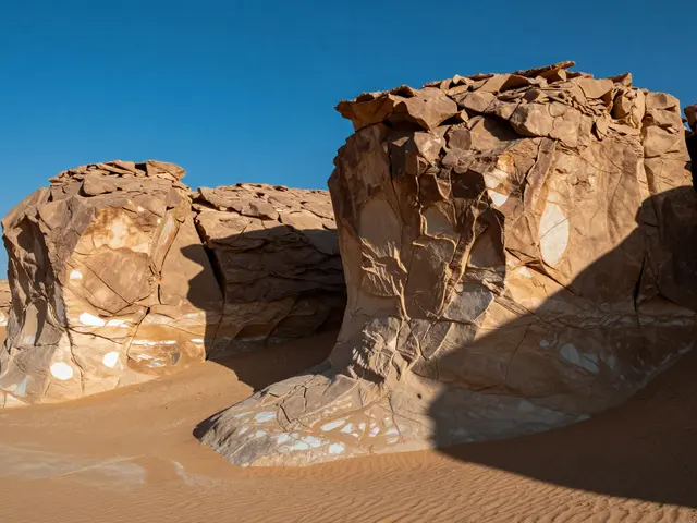 Landscape Photography in Harsh Light: Mastering Midday Sun Challenges
