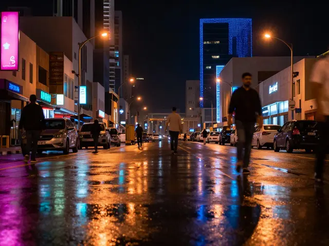 Night Street Photography Guide: Mastering Urban Night Scenes