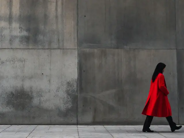 Color in Street Photography: Mastering Bold and Subtle Urban Hues